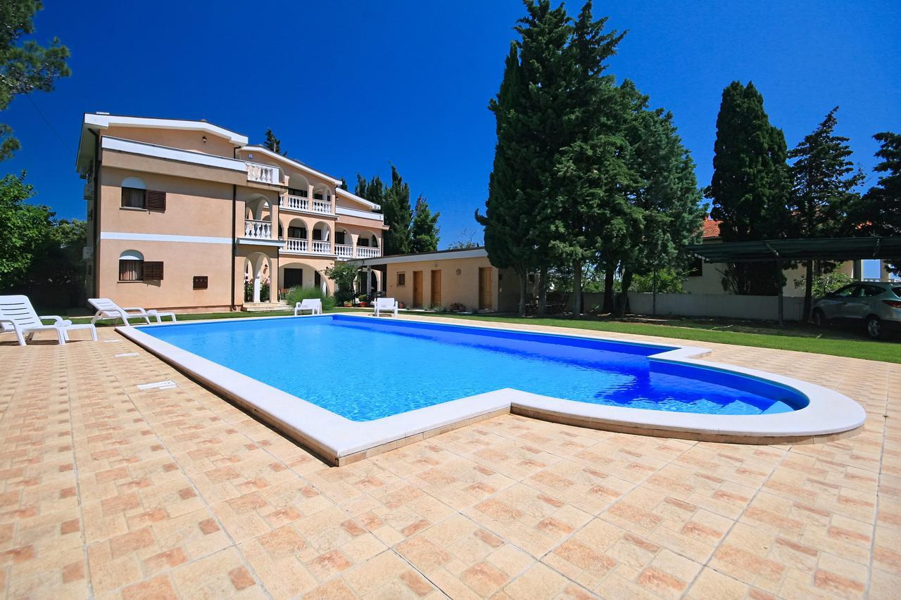 Sun Palace Residence Premantura Exterior photo