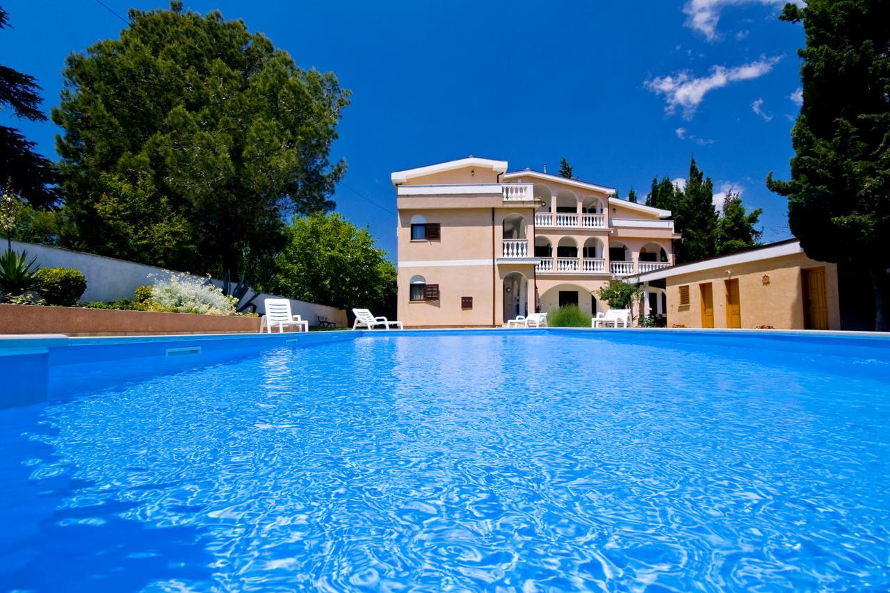 Sun Palace Residence Premantura Exterior photo
