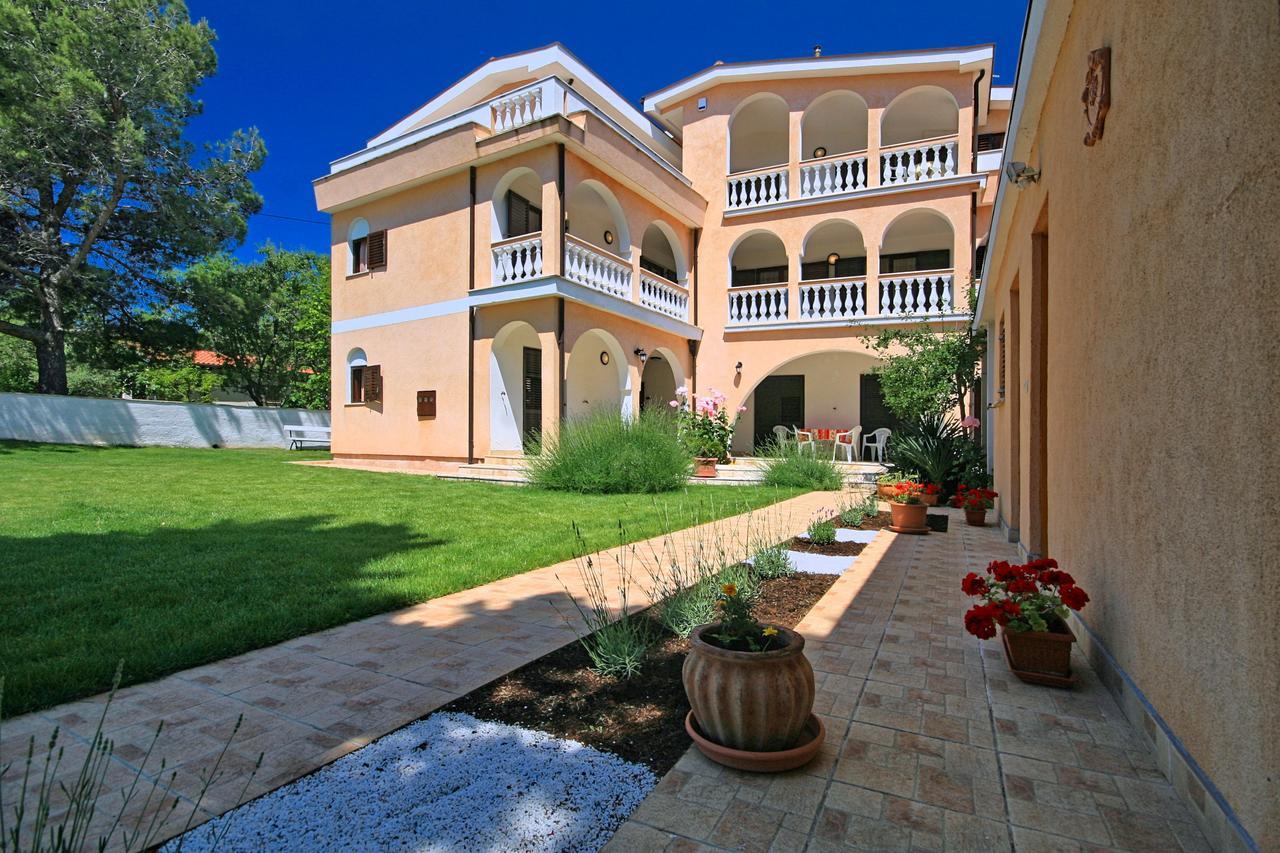 Sun Palace Residence Premantura Exterior photo