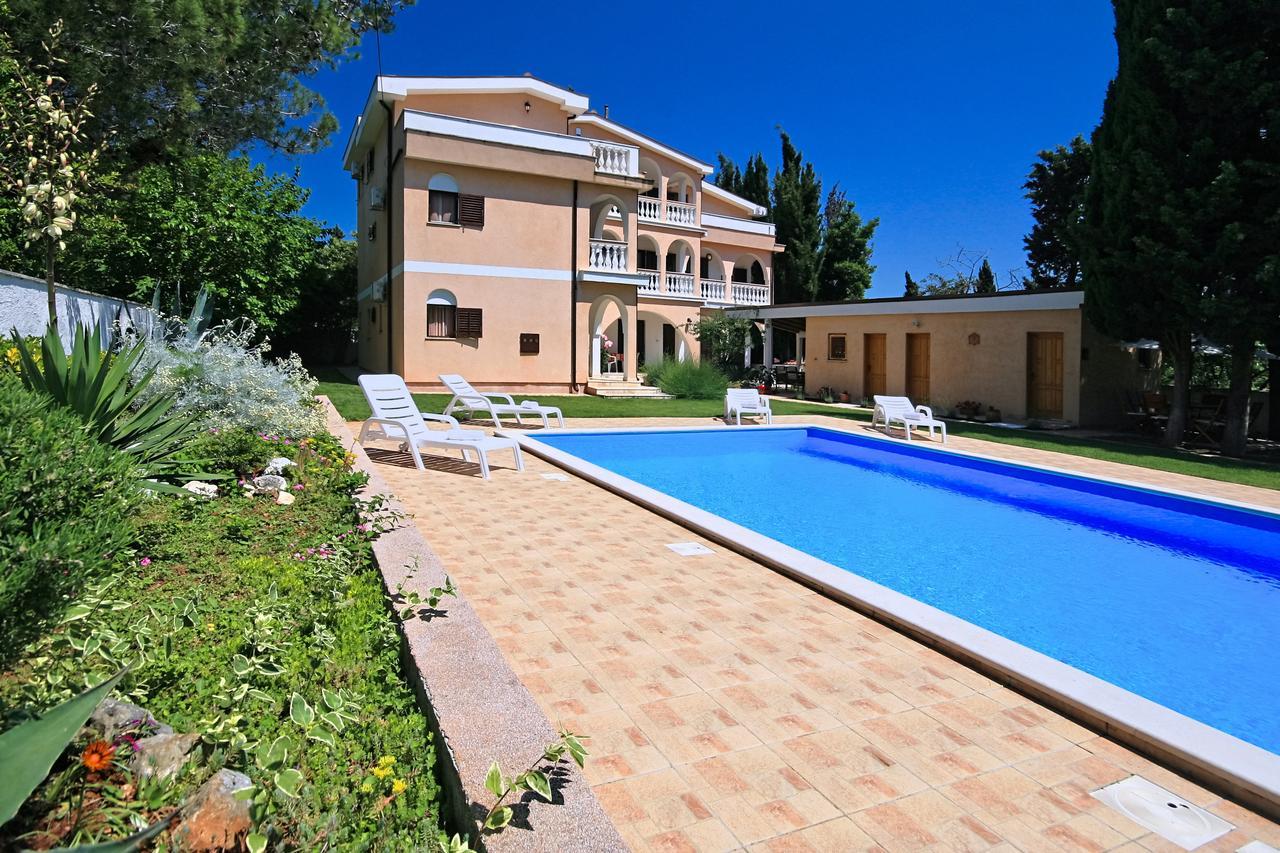 Sun Palace Residence Premantura Exterior photo
