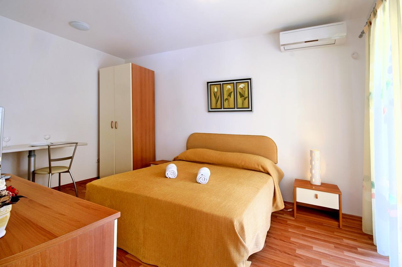 Sun Palace Residence Premantura Exterior photo