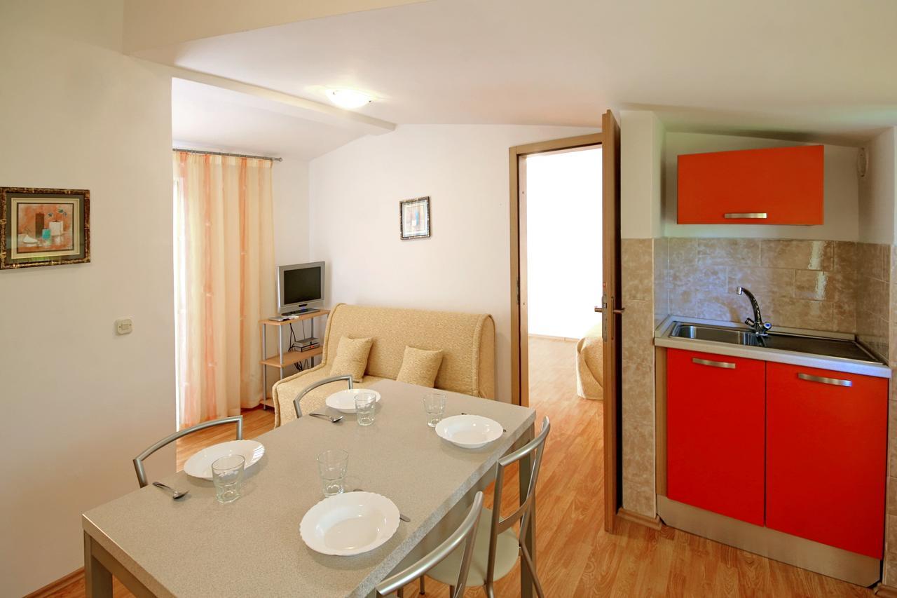 Sun Palace Residence Premantura Exterior photo