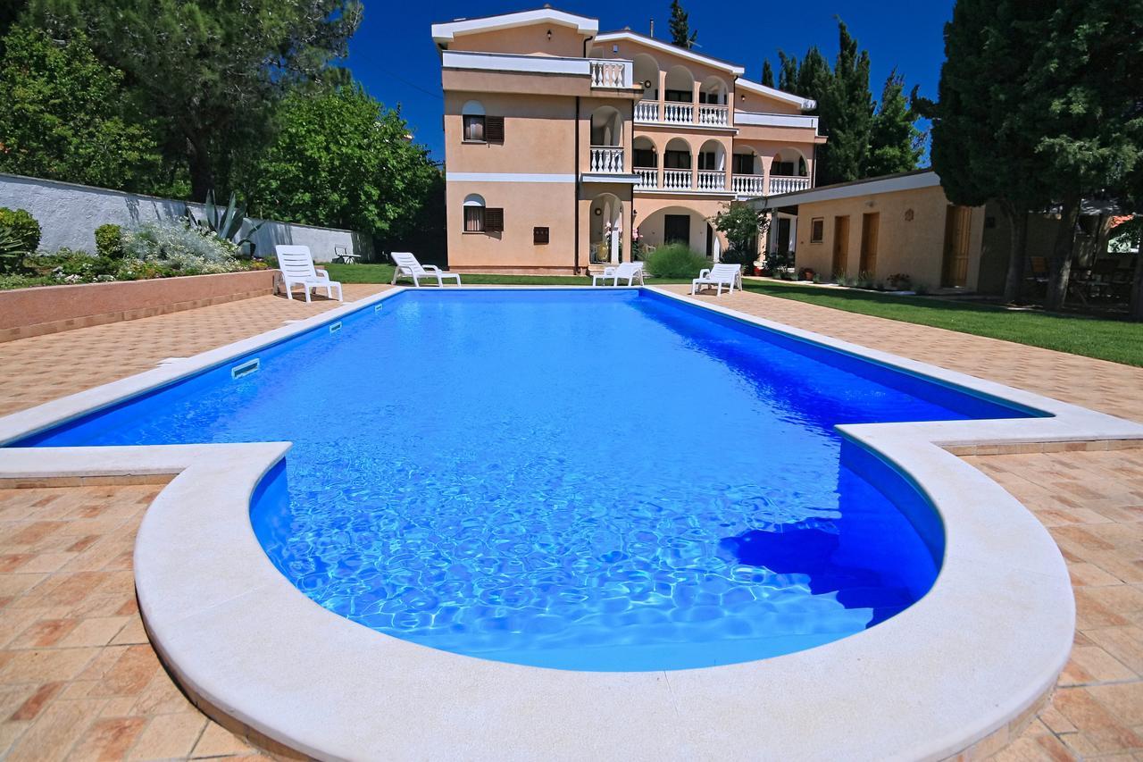 Sun Palace Residence Premantura Exterior photo