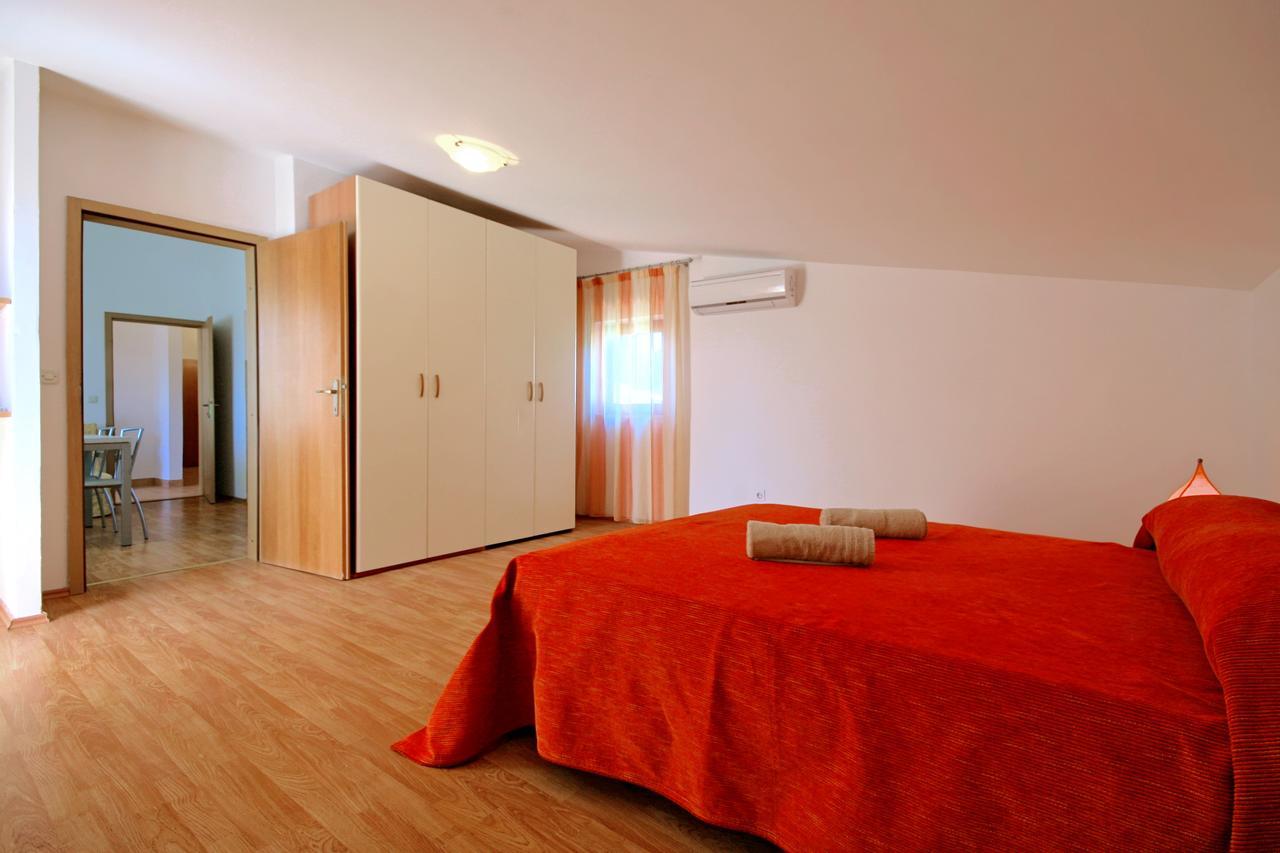 Sun Palace Residence Premantura Exterior photo